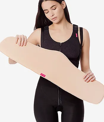 A felamle model showing a revee compression PAD 03